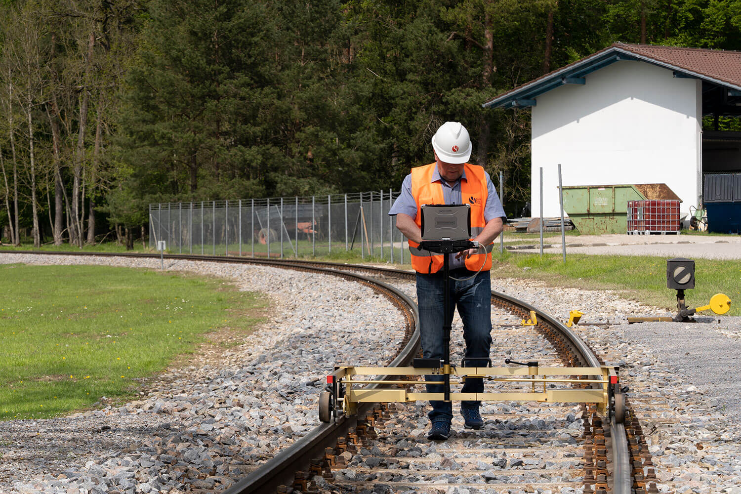 Gleisvermessung an der Anschlussbahn – ein wichtiger Aufgabenbereich des Jobprofiles Bauüberwacher Bahn Oberbau bzw. Fachbauüberwacher Oberbau